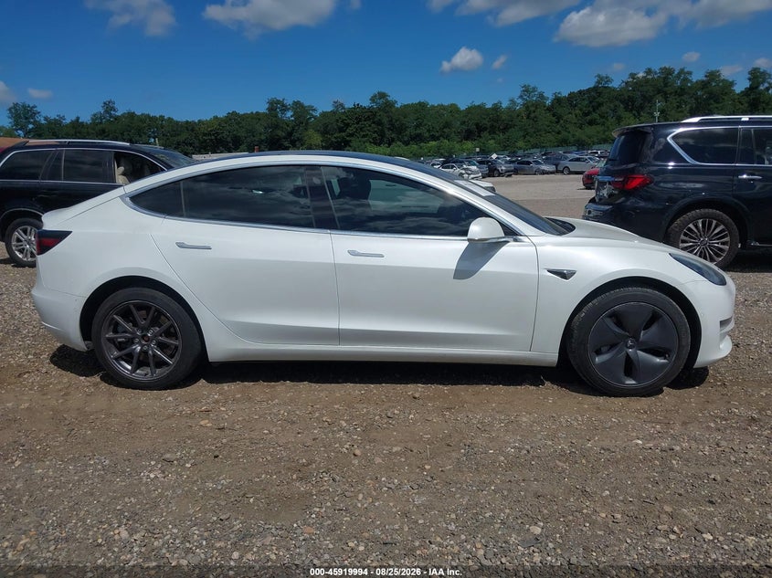 TESLA MODEL 3 - zdjęcie 13