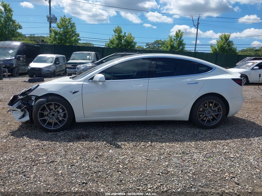 TESLA MODEL 3 - zdjęcie 14