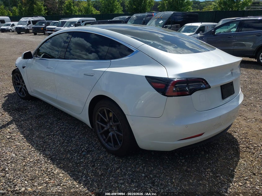 TESLA MODEL 3 - zdjęcie 3