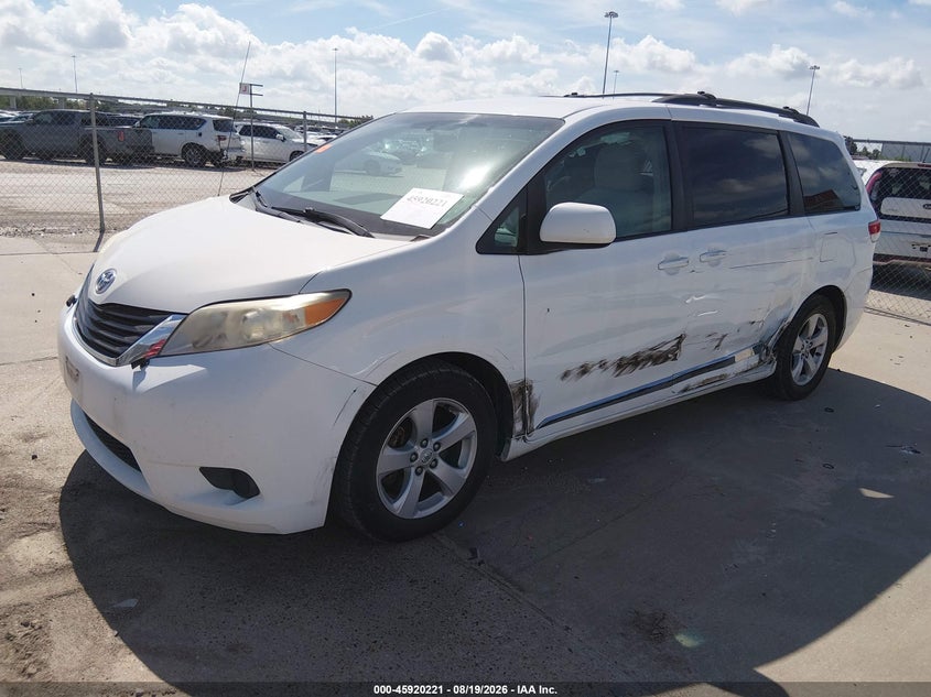 2012 Toyota Sienna, Левый бок, IAAI, VIN 5TDKK3DC4CS237696 — фото 2