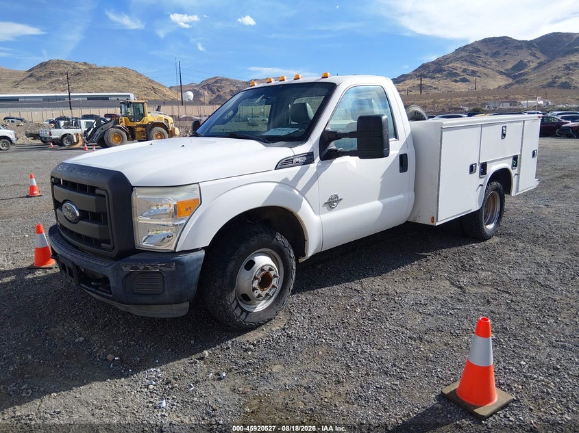 2015 FORD F-350 CHASSIS auction photo 2