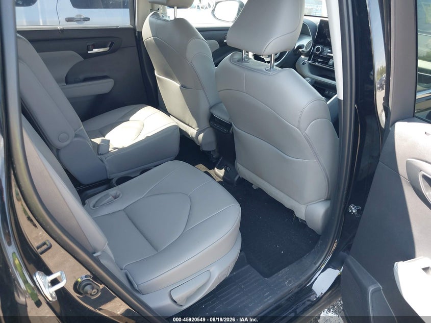 TOYOTA HIGHLANDER - zdjęcie 8