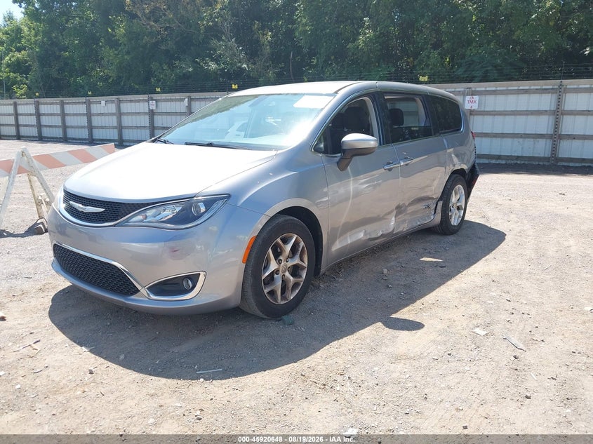 2017 CHRYSLER PACIFICA auction photo 2