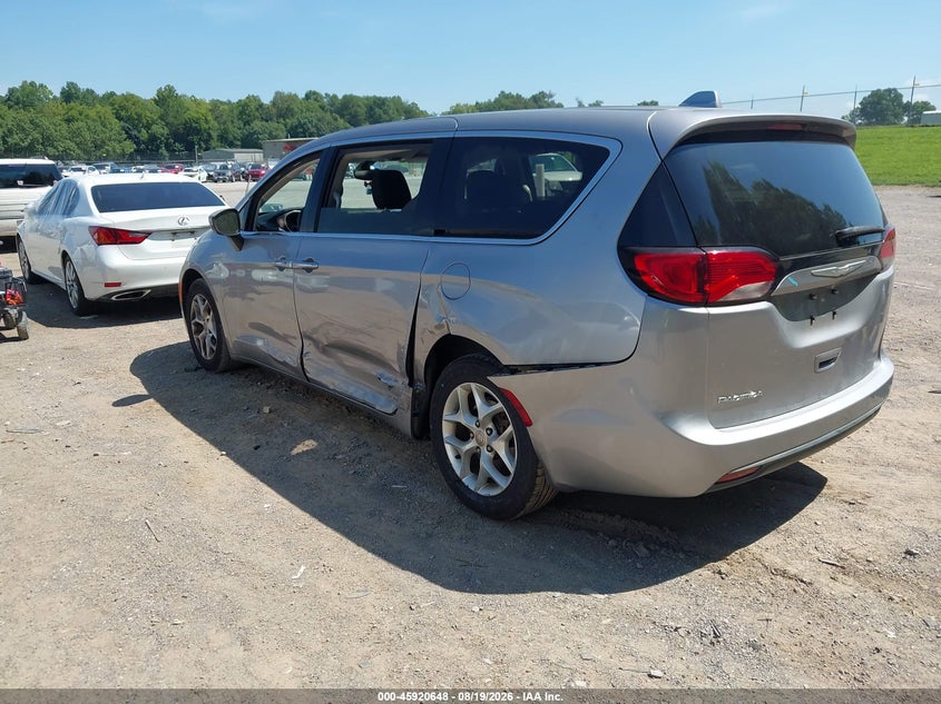 2017 CHRYSLER PACIFICA auction photo 3