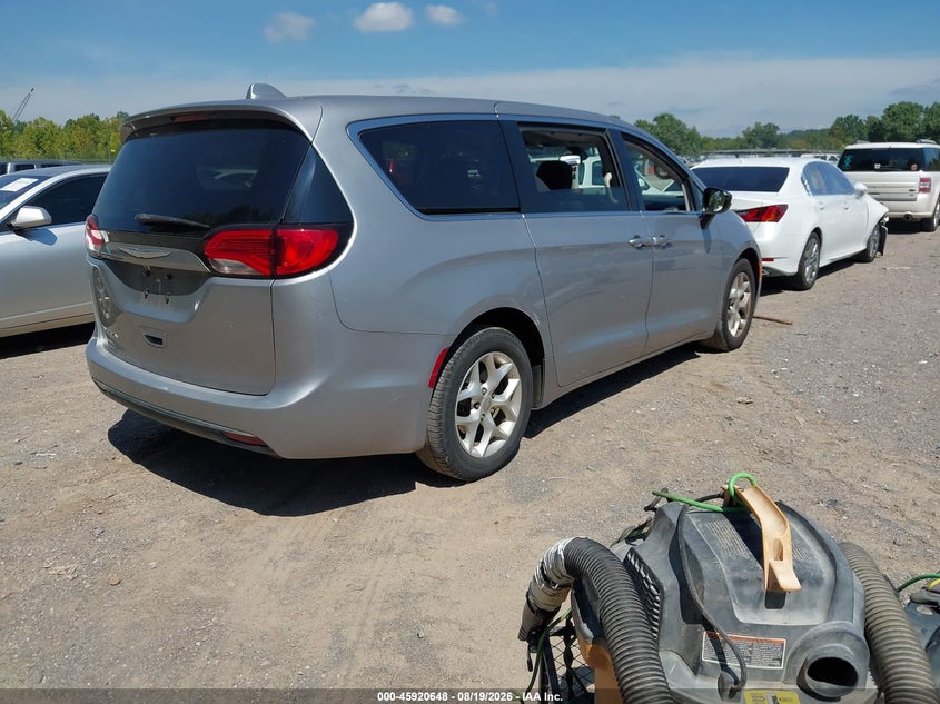 2017 CHRYSLER PACIFICA auction photo 4