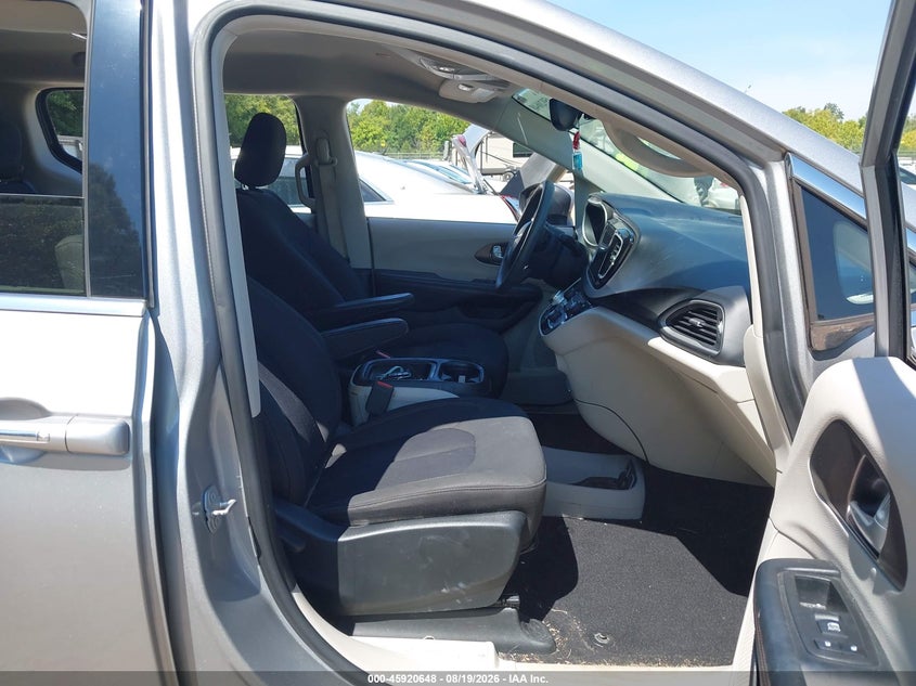 2017 CHRYSLER PACIFICA auction photo 5