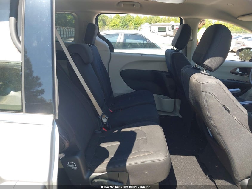 2017 CHRYSLER PACIFICA auction photo 8