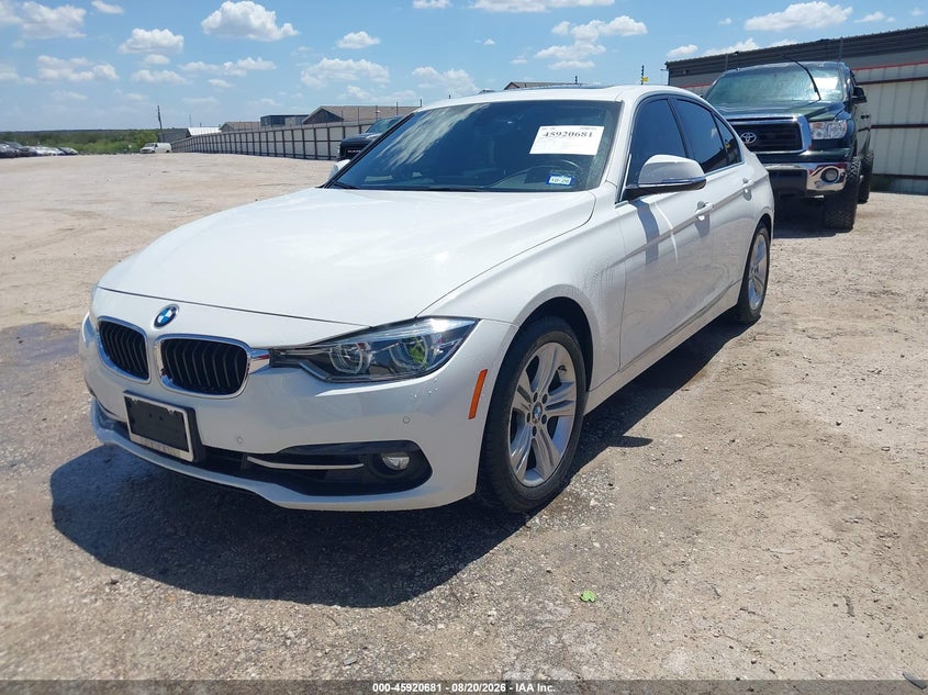 2017 BMW 3er, Normal Wear & Tear, IAAI, VIN WBA8B9G33HNU54529 — photo 2