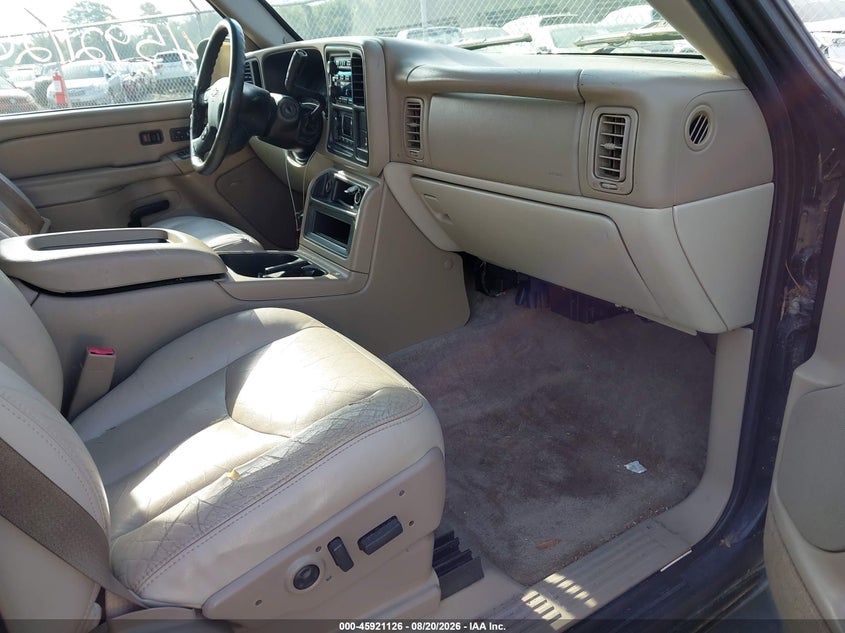 2004 CHEVROLET TAHOE auction photo 5
