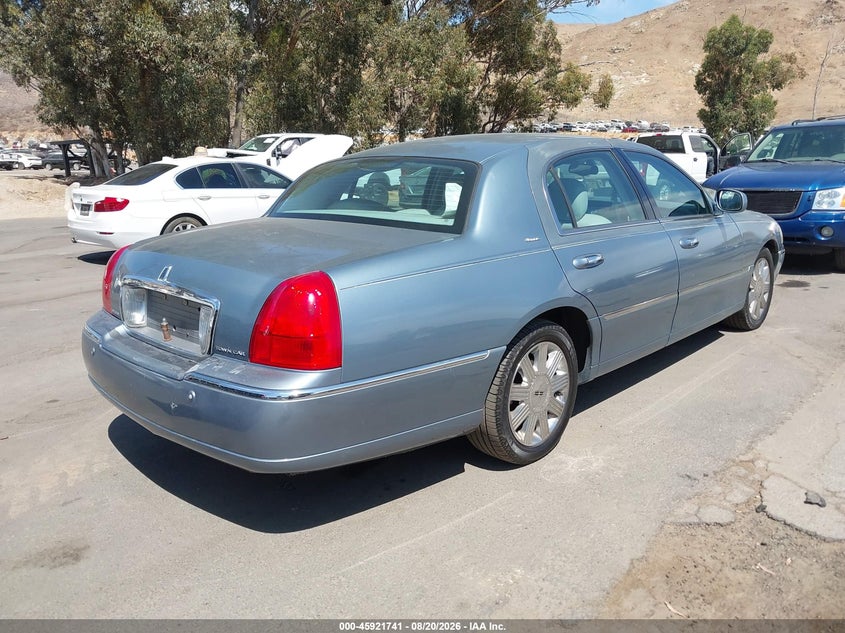 2004 LINCOLN TOWN CAR auction photo 4