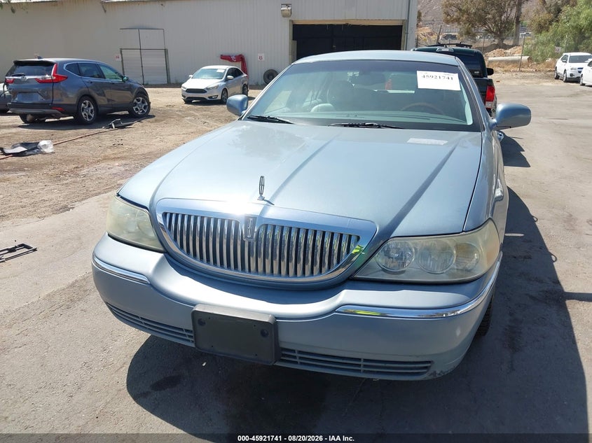 2004 LINCOLN TOWN CAR auction photo 6
