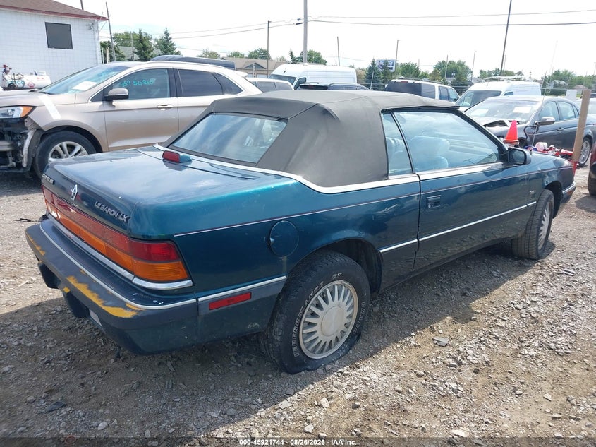 1993 CHRYSLER LEBARON auction photo 4