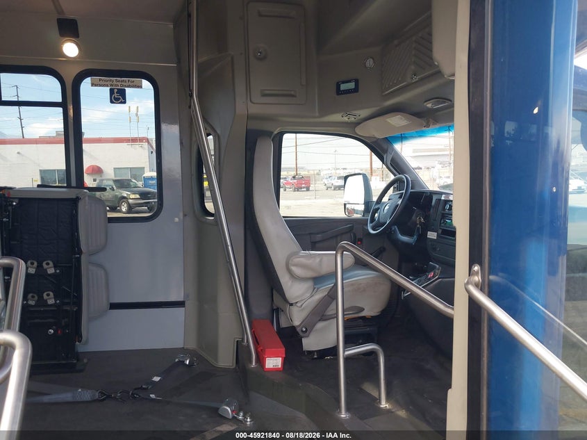 2018 CHEVROLET EXPRESS CUTAWAY 4500 auction photo 5