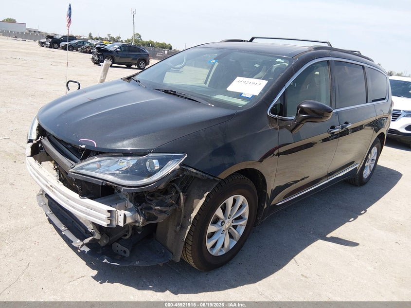 2017 Chrysler Pacifica, Front End, IAAI, VIN 2C4RC1BG4HR532626 — photo 2