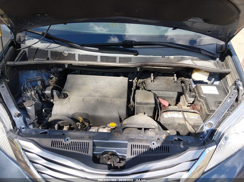 TOYOTA SIENNA - zdjęcie 10