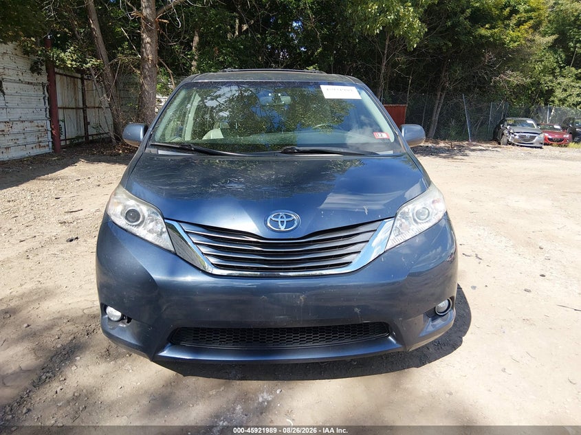 TOYOTA SIENNA - zdjęcie 12