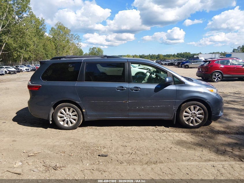 TOYOTA SIENNA - zdjęcie 13