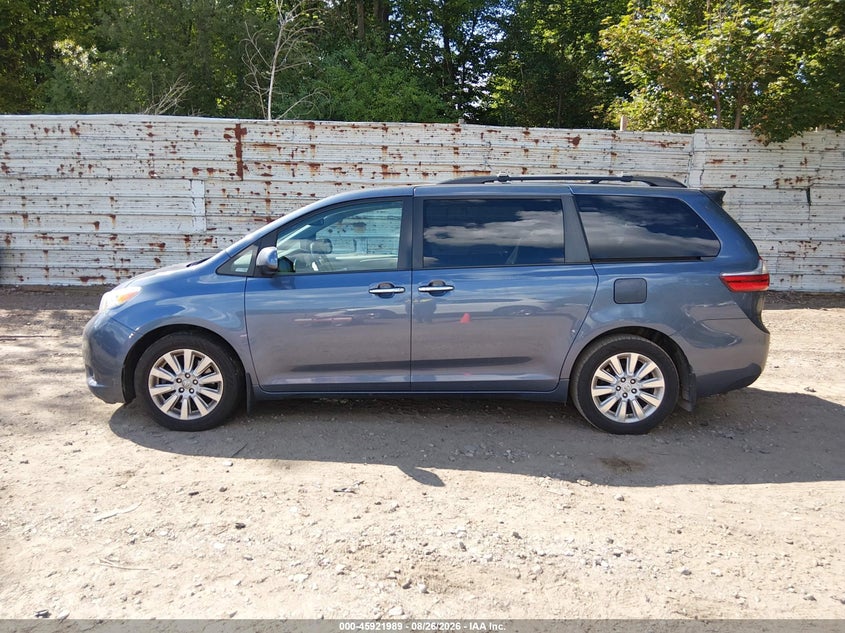 TOYOTA SIENNA - zdjęcie 14