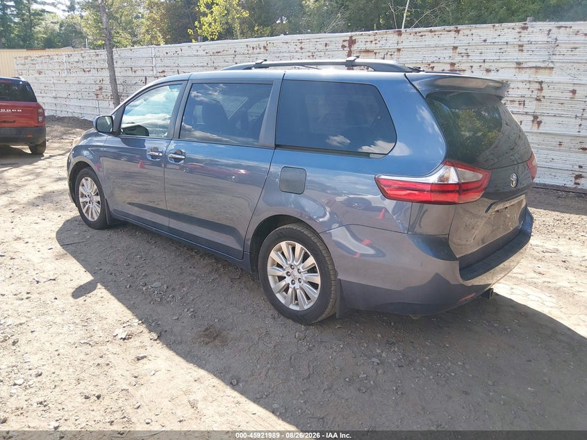 TOYOTA SIENNA - zdjęcie 3