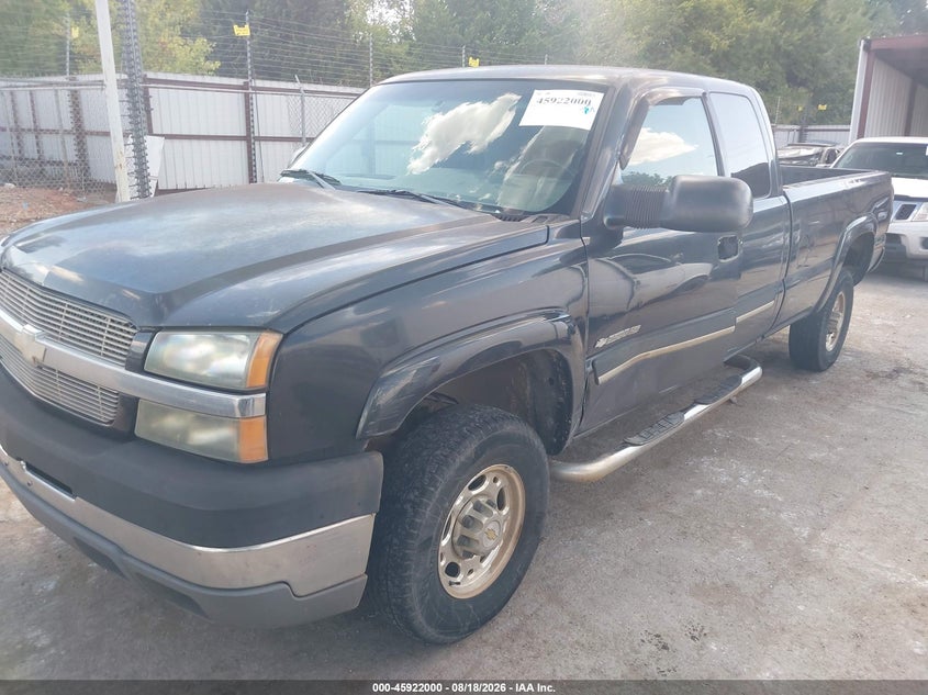 2004 Chevrolet Silverado, Normal Wear & Tear, IAAI, VIN 1GCHC29U94E365622 — photo 2