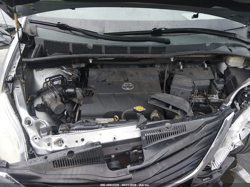 Фото 10 - TOYOTA SIENNA