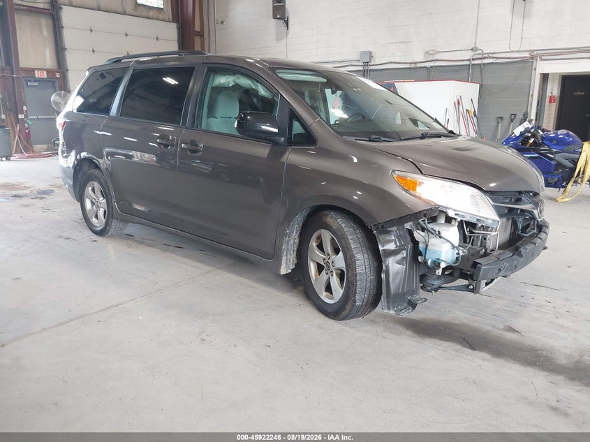 TOYOTA SIENNA - zdjęcie 1