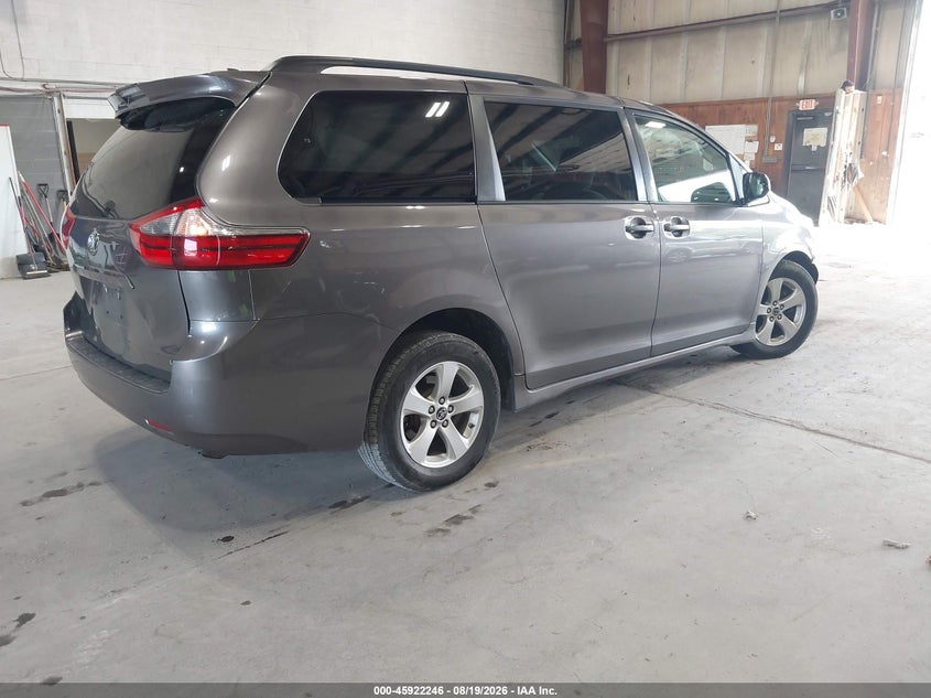 TOYOTA SIENNA - zdjęcie 4