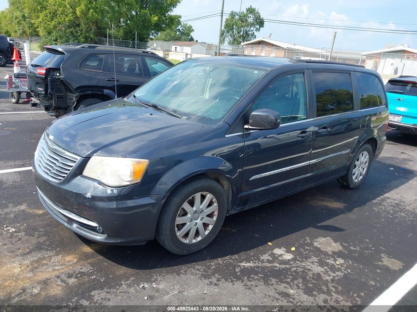 2014 CHRYSLER TOWN & COUNTRY auction photo 2