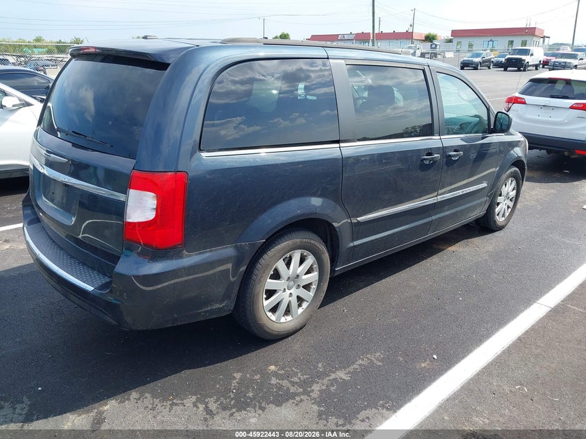 2014 CHRYSLER TOWN & COUNTRY auction photo 4