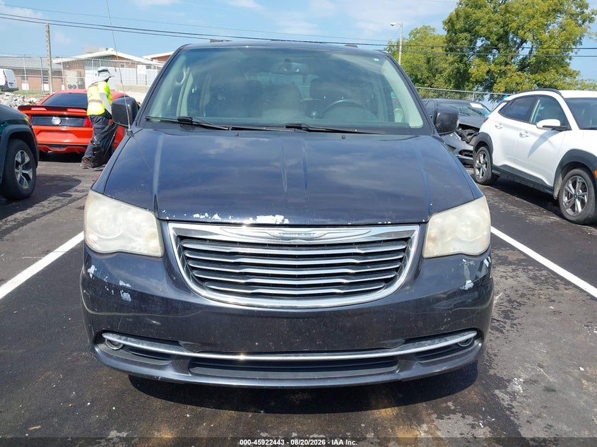 2014 CHRYSLER TOWN & COUNTRY auction photo 6