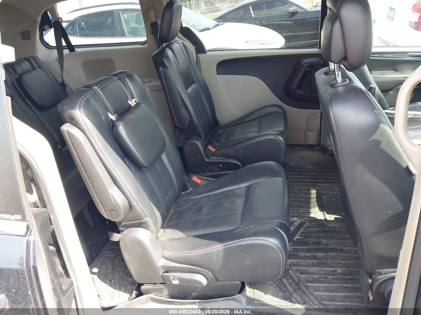 2014 CHRYSLER TOWN & COUNTRY auction photo 8
