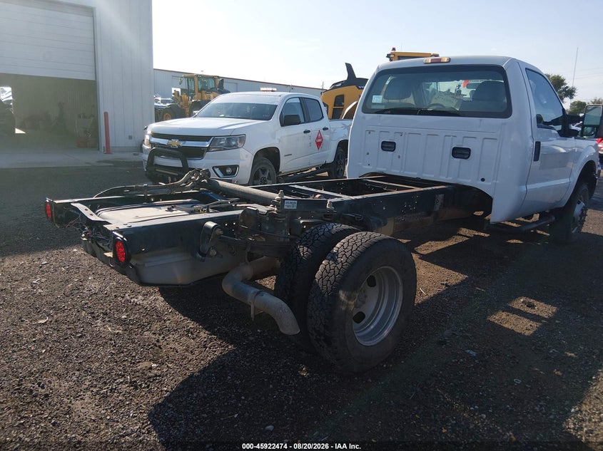 2012 FORD F-350 CHASSIS auction photo 4