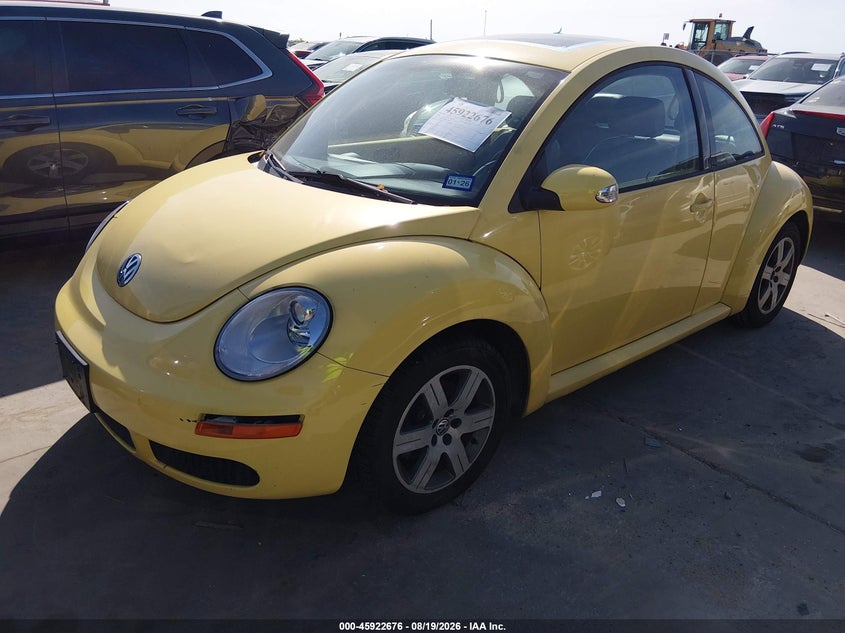 2006 VOLKSWAGEN NEW BEETLE auction photo 2