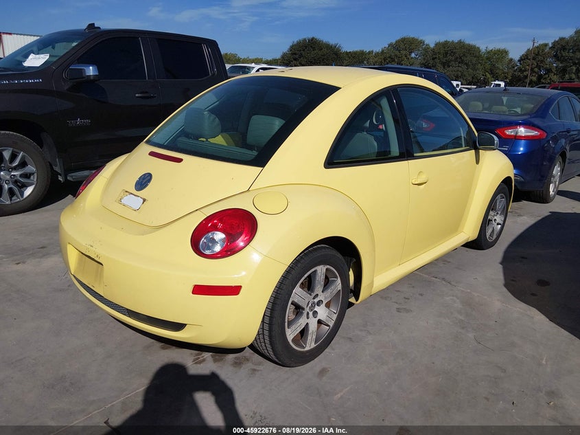 2006 VOLKSWAGEN NEW BEETLE auction photo 4