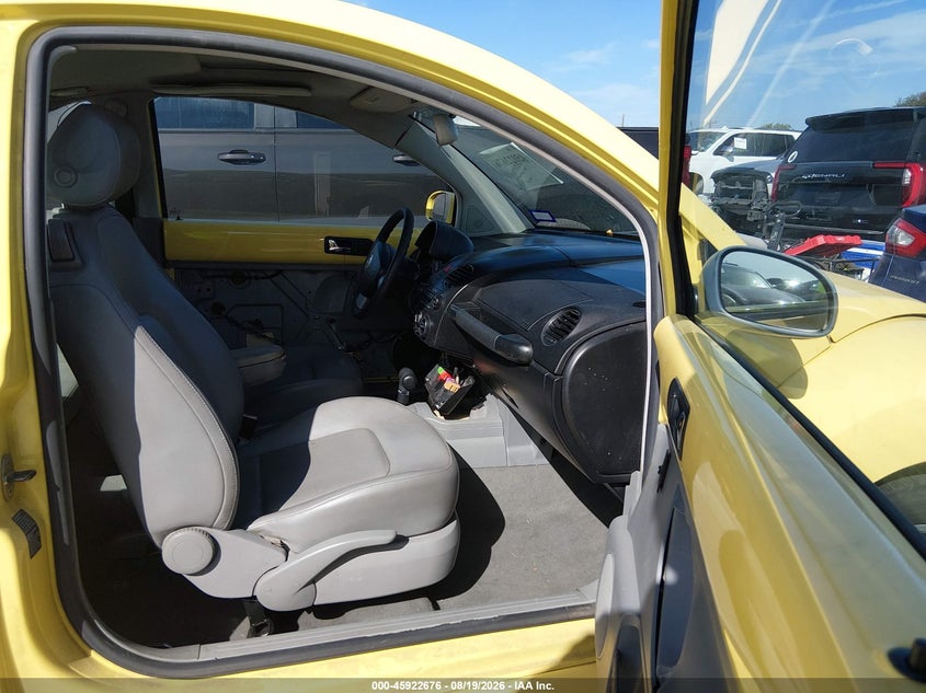 2006 VOLKSWAGEN NEW BEETLE auction photo 5