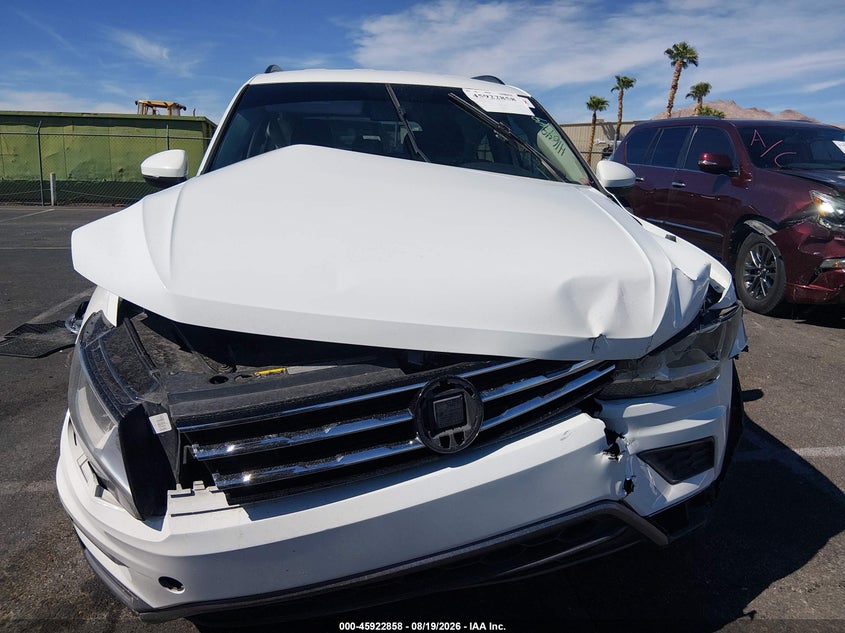 VOLKSWAGEN TIGUAN 2019 VIN 3VV2B7AX1KM015602
