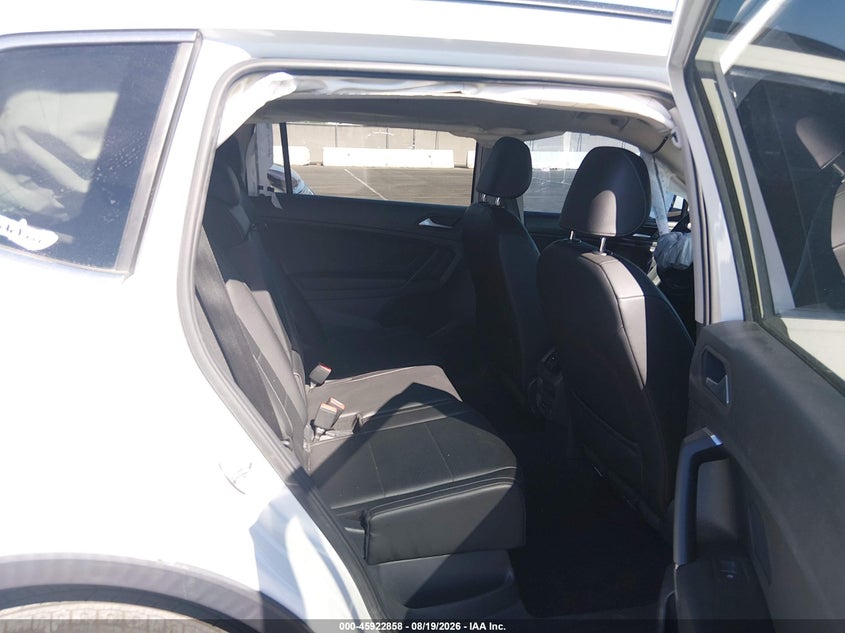 VOLKSWAGEN TIGUAN 2019 VIN 3VV2B7AX1KM015602