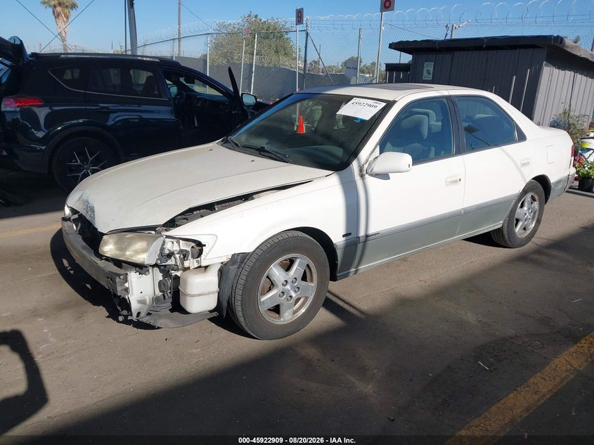 2001 Toyota Camry, Front End, IAAI, VIN JT2BG22K210581784 — photo 2