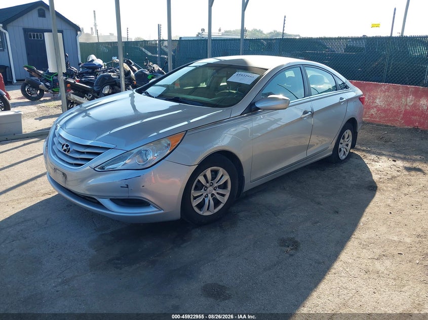 2013 Hyundai Sonata, Front & Rear, IAAI, VIN 5NPEB4AC4DH581284 — photo 2