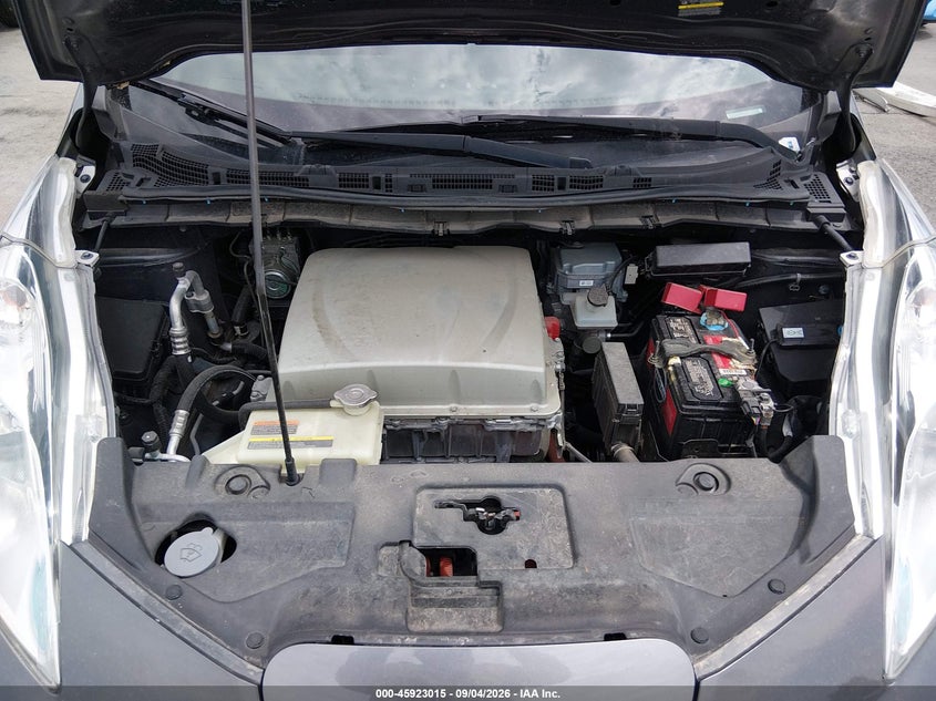 2017 NISSAN LEAF S · Photo 10
