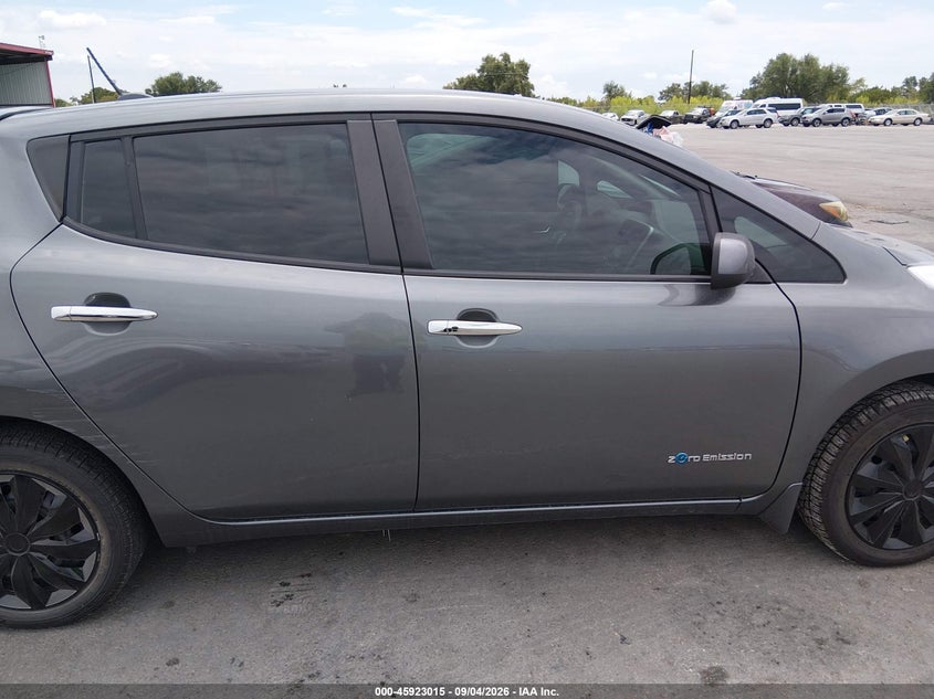 2017 NISSAN LEAF S · Photo 13