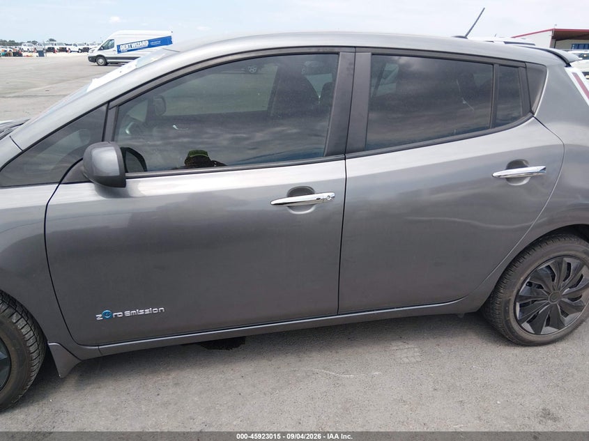 2017 NISSAN LEAF S · Photo 14