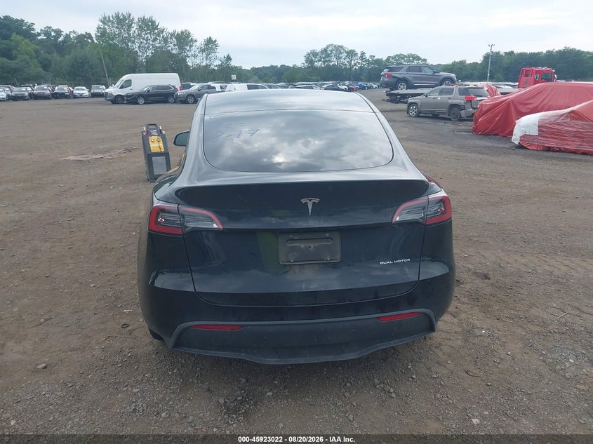 TESLA MODEL Y 2024 VIN 7SAYGDEE5RA220999