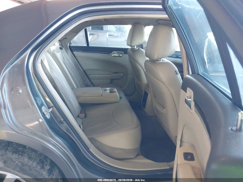 2014 CHRYSLER 300 auction photo 8