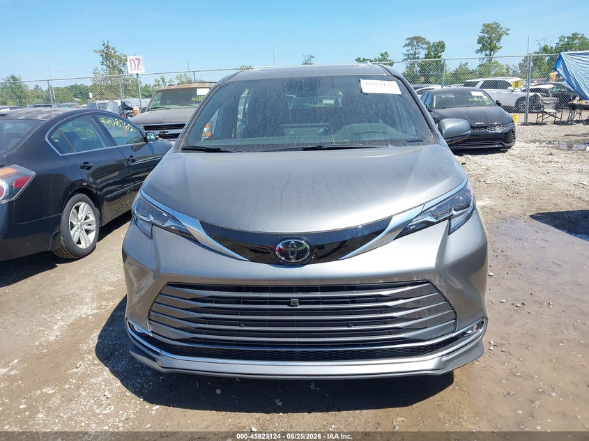 TOYOTA SIENNA - zdjęcie 13
