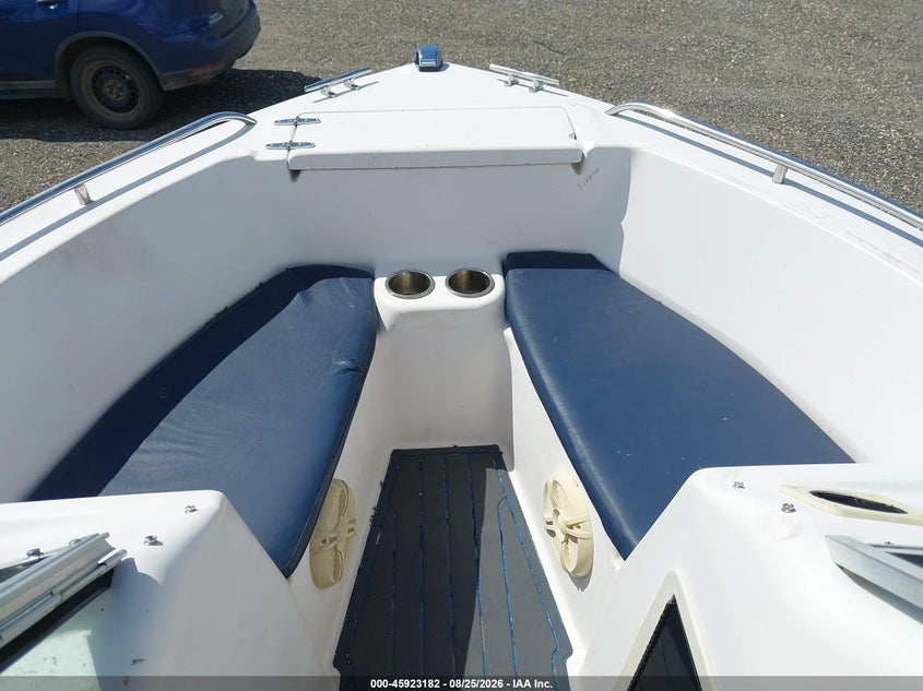 1998 GRADY WHITE 19' auction photo 8