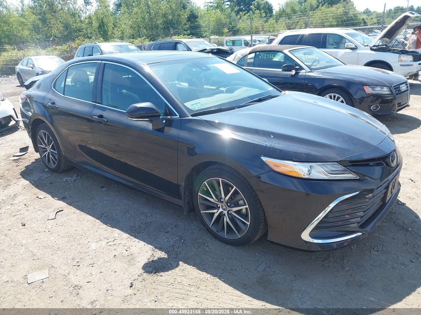 TOYOTA CAMRY - zdjęcie 1