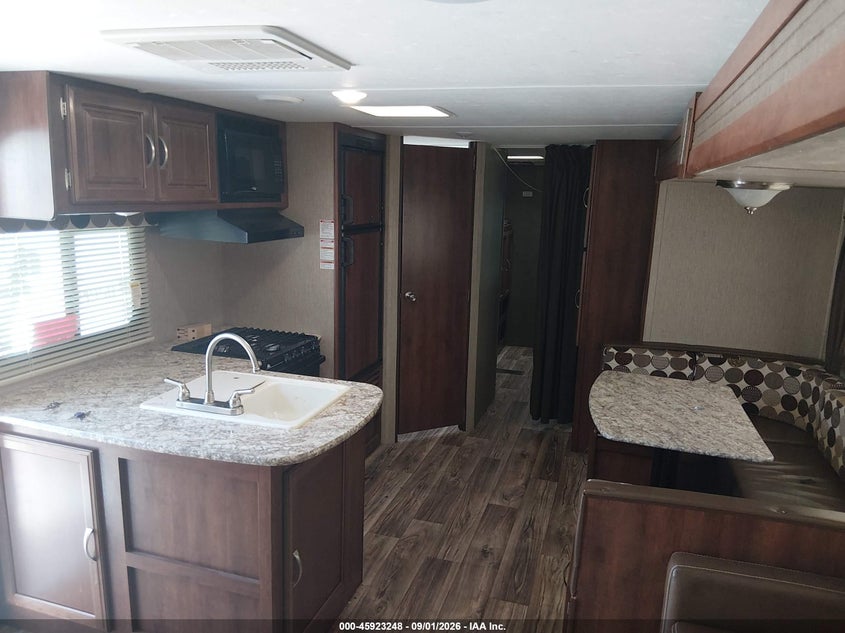 2017 KEYSTONE RV PASSPORT GRAND TOURING 3350BH TRAVEL TRAILER auction photo 5