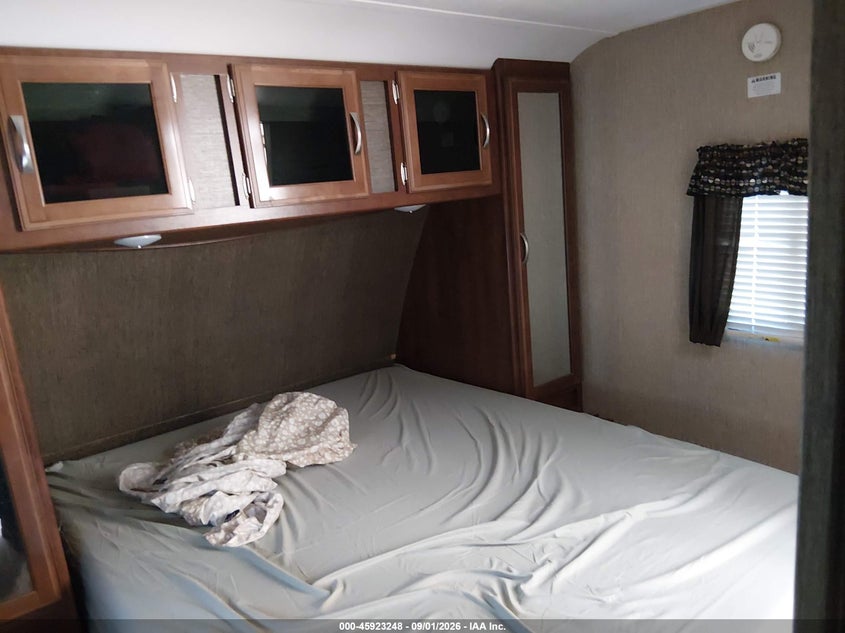 2017 KEYSTONE RV PASSPORT GRAND TOURING 3350BH TRAVEL TRAILER auction photo 7