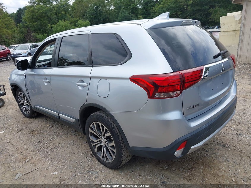 2017 MITSUBISHI OUTLANDER auction photo 3